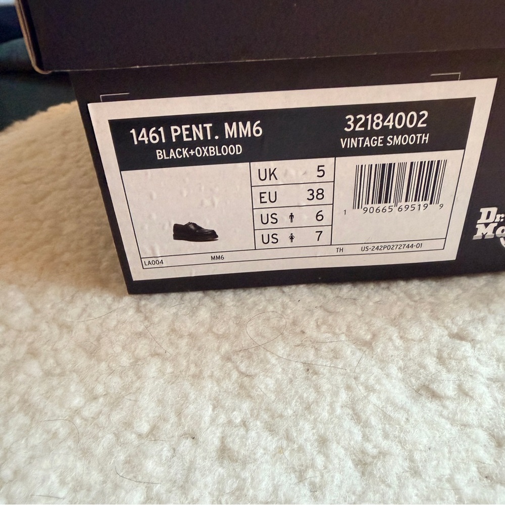 Dr. Martens x MM6 1461 - Picture 6 of 6